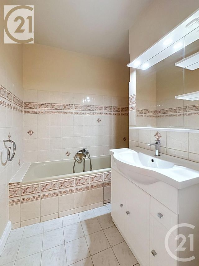 Appartement à vendre - 3 pièces - 66.0 m2 - LYON - 69007 - RHONE-ALPES - Century 21 Le 7 De Coeur
