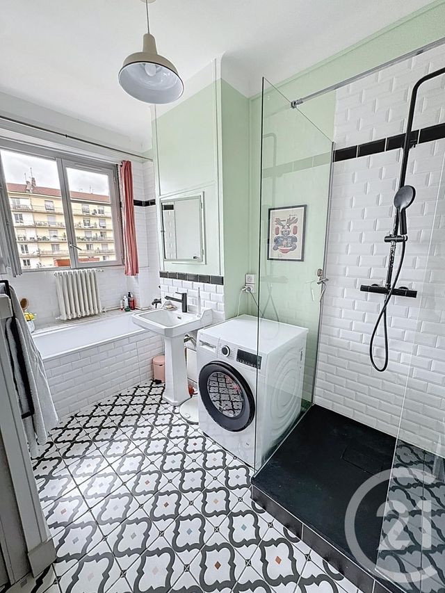 Afficher la photo en grand Appartement F5 à vendre - 5 pièces - 102.37 m2 - LYON - 69007 - RHONE-ALPES - Century 21 Le 7 De Coeur