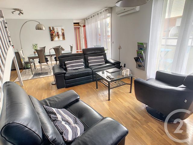 Appartement F4 à vendre - 4 pièces - 85.41 m2 - LYON - 69003 - RHONE-ALPES - Century 21 Le 7 De Coeur Appartement F4 à vendre - 4 pièces - 85.41 m2 - LYON - 69003 - RHONE-ALPES - Century 21 Le 7 De Coeur