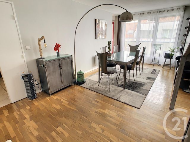 Appartement F4 à vendre - 4 pièces - 85.41 m2 - LYON - 69003 - RHONE-ALPES - Century 21 Le 7 De Coeur Appartement F4 à vendre - 4 pièces - 85.41 m2 - LYON - 69003 - RHONE-ALPES - Century 21 Le 7 De Coeur