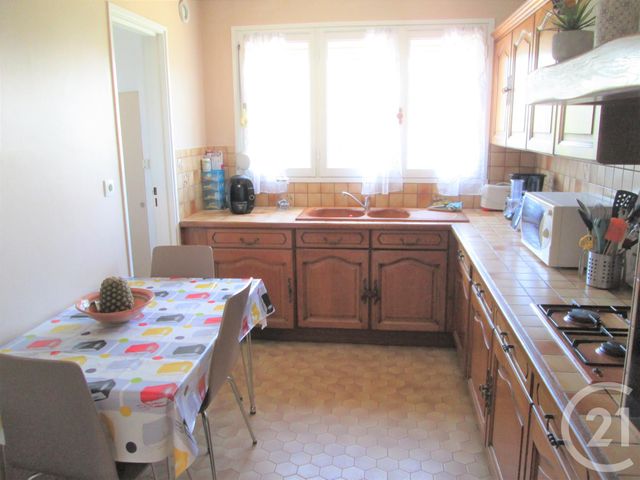 Appartement F4 à vendre - 4 pièces - 82.09 m2 - VENISSIEUX - 69 - RHONE-ALPES - Century 21 Le 7 De Coeur Appartement F4 à vendre - 4 pièces - 82.09 m2 - VENISSIEUX - 69 - RHONE-ALPES - Century 21 Le 7 De Coeur