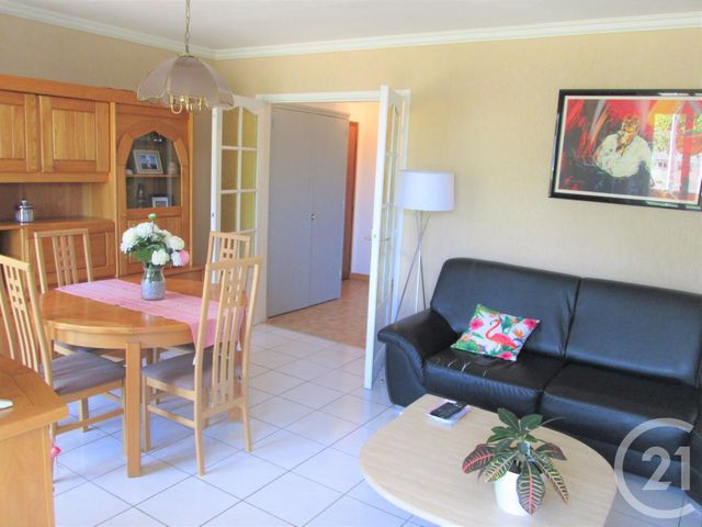 Appartement F4 à vendre - 4 pièces - 82.09 m2 - VENISSIEUX - 69 - RHONE-ALPES - Century 21 Le 7 De Coeur Appartement F4 à vendre - 4 pièces - 82.09 m2 - VENISSIEUX - 69 - RHONE-ALPES - Century 21 Le 7 De Coeur