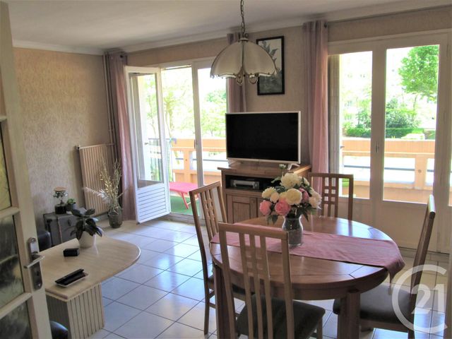 Appartement F4 à vendre - 4 pièces - 82.09 m2 - VENISSIEUX - 69 - RHONE-ALPES - Century 21 Le 7 De Coeur Appartement F4 à vendre - 4 pièces - 82.09 m2 - VENISSIEUX - 69 - RHONE-ALPES - Century 21 Le 7 De Coeur