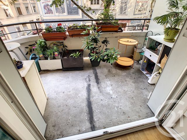 Appartement F3 à vendre - 3 pièces - 89.0 m2 - LYON - 69007 - RHONE-ALPES - Century 21 Le 7 De Coeur Appartement F3 à vendre - 3 pièces - 89.0 m2 - LYON - 69007 - RHONE-ALPES - Century 21 Le 7 De Coeur