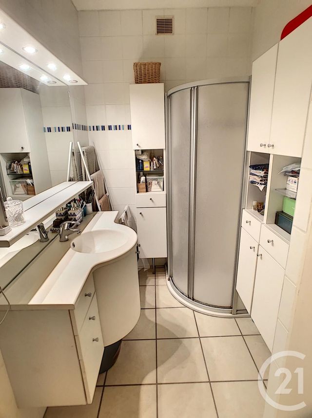 Appartement F3 à vendre - 3 pièces - 89.0 m2 - LYON - 69007 - RHONE-ALPES - Century 21 Le 7 De Coeur Appartement F3 à vendre - 3 pièces - 89.0 m2 - LYON - 69007 - RHONE-ALPES - Century 21 Le 7 De Coeur