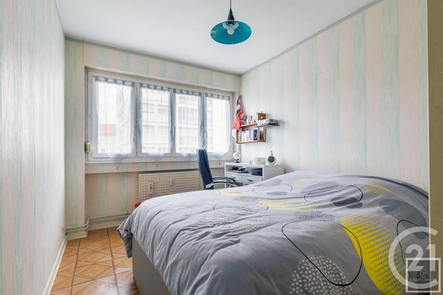 Appartement T5 à vendre - 5 pièces - 88.0 m2 - LYON - 69007 - RHONE-ALPES - Century 21 Le 7 De Coeur Appartement T5 à vendre - 5 pièces - 88.0 m2 - LYON - 69007 - RHONE-ALPES - Century 21 Le 7 De Coeur