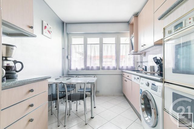 Appartement T5 à vendre - 5 pièces - 88.0 m2 - LYON - 69007 - RHONE-ALPES - Century 21 Le 7 De Coeur Appartement T5 à vendre - 5 pièces - 88.0 m2 - LYON - 69007 - RHONE-ALPES - Century 21 Le 7 De Coeur