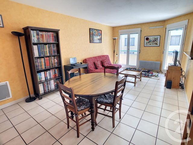 Afficher la photo en grand Appartement F3 à vendre - 3 pièces - 70.6 m2 - LYON - 69007 - RHONE-ALPES - Century 21 Le 7 De Coeur