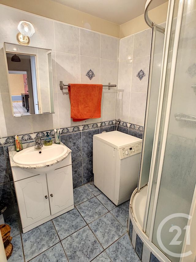 Afficher la photo en grand Appartement F3 à vendre - 3 pièces - 70.6 m2 - LYON - 69007 - RHONE-ALPES - Century 21 Le 7 De Coeur