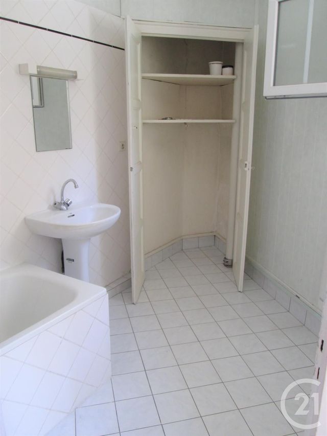 Appartement F2 à vendre - 2 pièces - 53.78 m2 - LYON - 69007 - RHONE-ALPES - Century 21 Le 7 De Coeur Appartement F2 à vendre - 2 pièces - 53.78 m2 - LYON - 69007 - RHONE-ALPES - Century 21 Le 7 De Coeur
