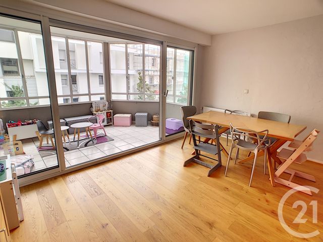 Appartement F3 à vendre - 3 pièces - 69.92 m2 - LYON - 69007 - RHONE-ALPES - Century 21 Le 7 De Coeur Appartement F3 à vendre - 3 pièces - 69.92 m2 - LYON - 69007 - RHONE-ALPES - Century 21 Le 7 De Coeur