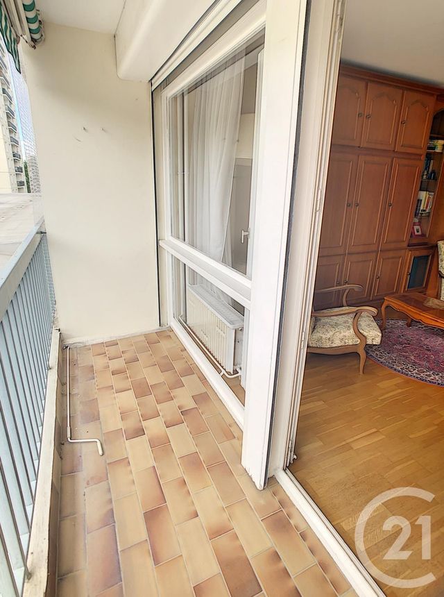 Afficher la photo en grand Appartement F3 à vendre - 3 pièces - 64.34 m2 - LYON - 69007 - RHONE-ALPES - Century 21 Le 7 De Coeur