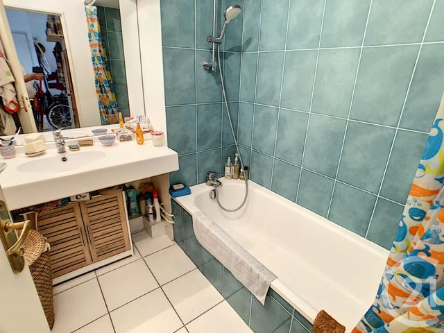Afficher la photo en grand Appartement F2 à vendre - 2 pièces - 43.39 m2 - LYON - 69007 - RHONE-ALPES - Century 21 Le 7 De Coeur