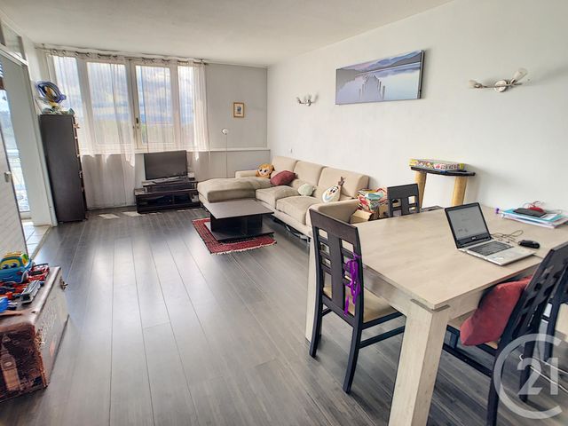 Afficher la photo en grand Appartement F4 à vendre - 4 pièces - 68.67 m2 - BRON - 69 - RHONE-ALPES - Century 21 Le 7 De Coeur
