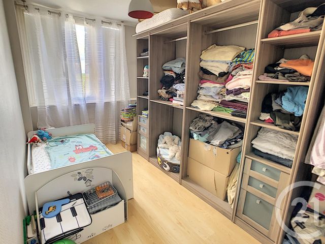 Afficher la photo en grand Appartement F4 à vendre - 4 pièces - 68.67 m2 - BRON - 69 - RHONE-ALPES - Century 21 Le 7 De Coeur