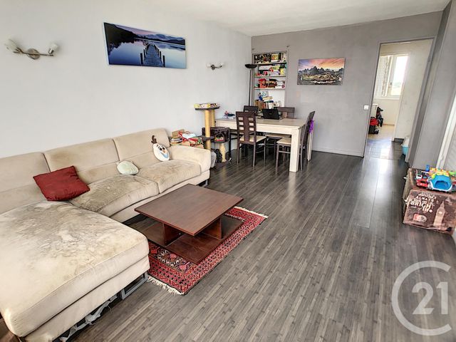 Afficher la photo en grand Appartement F4 à vendre - 4 pièces - 68.67 m2 - BRON - 69 - RHONE-ALPES - Century 21 Le 7 De Coeur