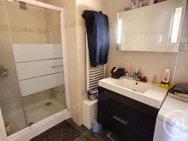 Afficher la photo en grand Appartement F4 à vendre - 4 pièces - 68.67 m2 - BRON - 69 - RHONE-ALPES - Century 21 Le 7 De Coeur