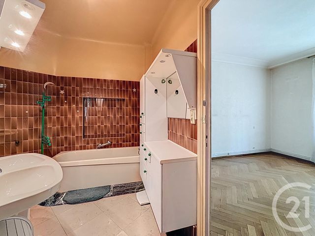 Appartement F5 à vendre - 5 pièces - 133.32 m2 - LYON - 69007 - RHONE-ALPES - Century 21 Le 7 De Coeur