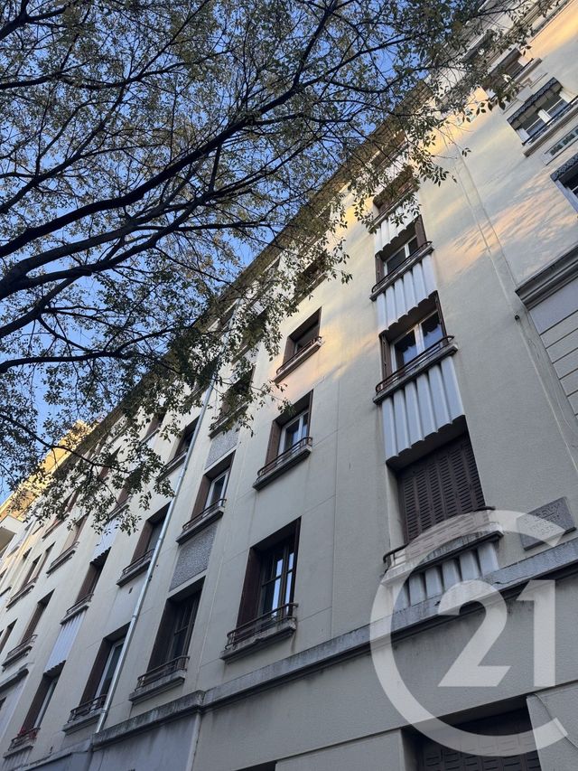 Appartement F3 à vendre - 3 pièces - 80.1 m2 - LYON - 69007 - RHONE-ALPES - Century 21 Le 7 De Coeur