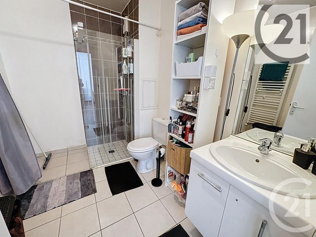 Appartement à vendre - 2 pièces - 46.45 m2 - LYON - 69007 - RHONE-ALPES - Century 21 Le 7 De Coeur