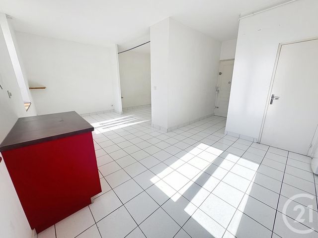 Appartement F1 bis à vendre - 2 pièces - 38.0 m2 - LYON - 69007 - RHONE-ALPES - Century 21 Le 7 De Coeur