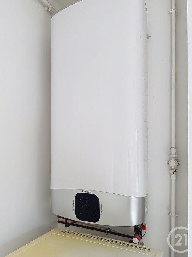 Appartement F1 bis à vendre - 2 pièces - 38.0 m2 - LYON - 69007 - RHONE-ALPES - Century 21 Le 7 De Coeur