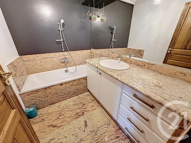 Appartement F4 à vendre - 4 pièces - 101.26 m2 - LYON - 69007 - RHONE-ALPES - Century 21 Le 7 De Coeur