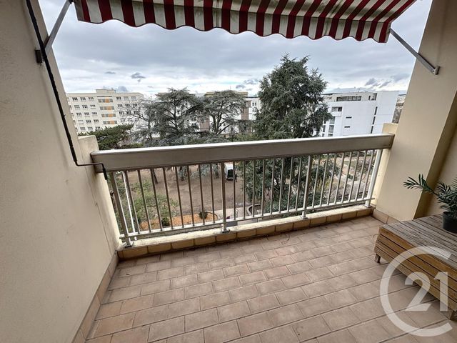 Afficher la photo en grand Appartement F3 à vendre - 3 pièces - 77.4 m2 - LYON - 69007 - RHONE-ALPES - Century 21 Le 7 De Coeur