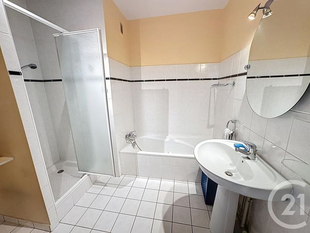 Afficher la photo en grand Appartement F3 à vendre - 3 pièces - 77.4 m2 - LYON - 69007 - RHONE-ALPES - Century 21 Le 7 De Coeur