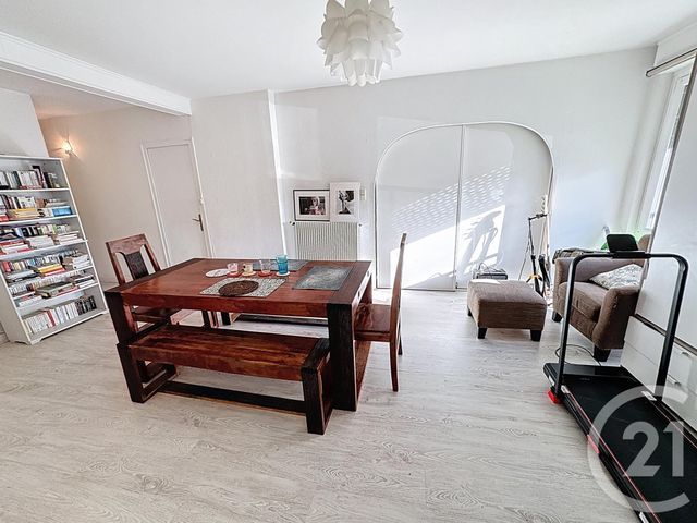 Appartement F5 à vendre - 5 pièces - 84.94 m2 - LYON - 69007 - RHONE-ALPES - Century 21 Le 7 De Coeur