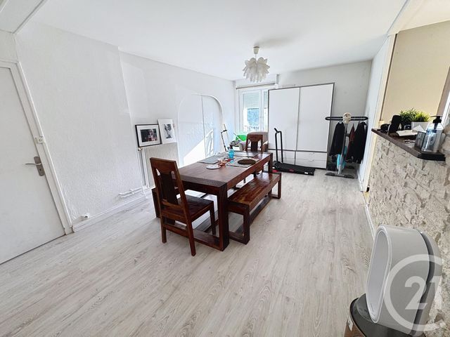 Appartement F5 à vendre - 5 pièces - 84.94 m2 - LYON - 69007 - RHONE-ALPES - Century 21 Le 7 De Coeur