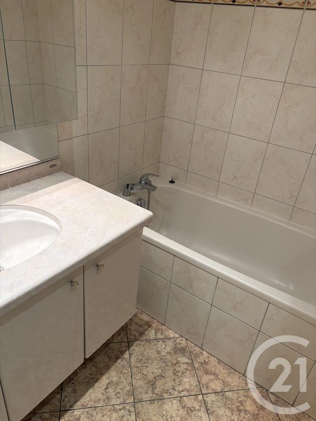 Appartement F5 à vendre - 5 pièces - 99.9 m2 - LYON - 69007 - RHONE-ALPES - Century 21 Le 7 De Coeur