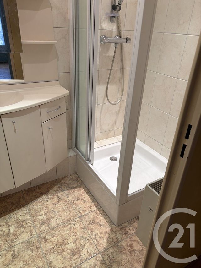 Appartement F5 à vendre - 5 pièces - 99.9 m2 - LYON - 69007 - RHONE-ALPES - Century 21 Le 7 De Coeur