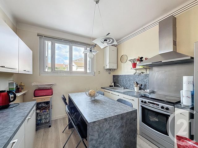 Appartement F4 à vendre - 3 pièces - 90.09 m2 - LYON - 69008 - RHONE-ALPES - Century 21 Le 7 De Coeur