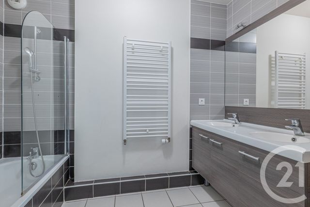 Appartement F4 à vendre - 4 pièces - 82.14 m2 - LYON - 69007 - RHONE-ALPES - Century 21 Le 7 De Coeur