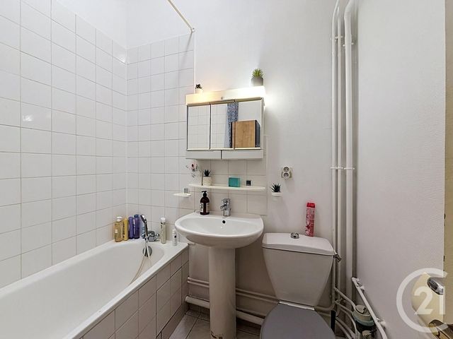 Appartement Studio à vendre - 1 pièce - 23.76 m2 - LYON - 69007 - RHONE-ALPES - Century 21 Le 7 De Coeur