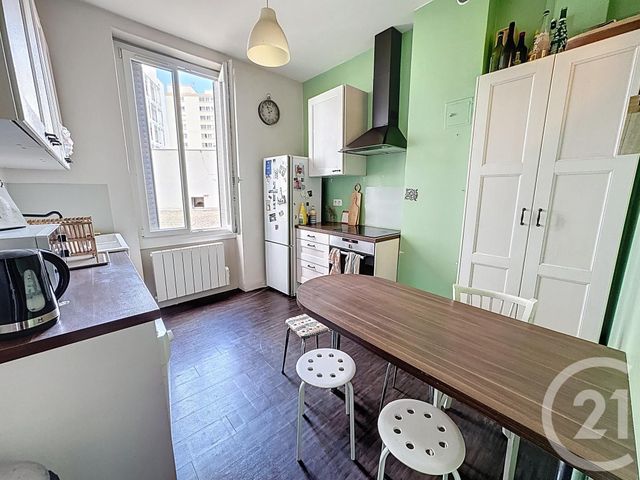 Afficher la photo en grand Appartement F4 à vendre - 4 pièces - 82.84 m2 - LYON - 69007 - RHONE-ALPES - Century 21 Le 7 De Coeur