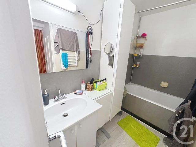 Appartement F3 à vendre - 3 pièces - 94.76 m2 - LYON - 69007 - RHONE-ALPES - Century 21 Le 7 De Coeur