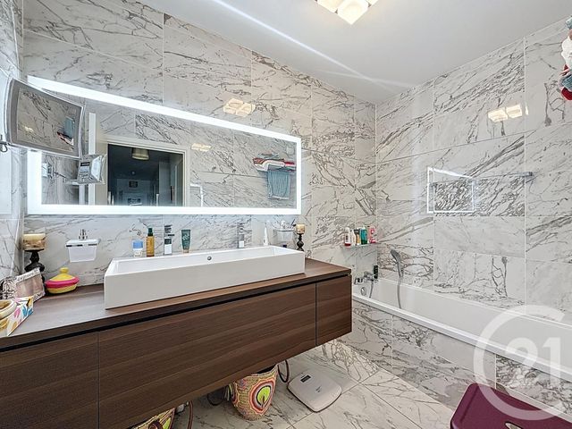 Appartement F5 à vendre - 5 pièces - 113.08 m2 - LYON - 69007 - RHONE-ALPES - Century 21 Le 7 De Coeur