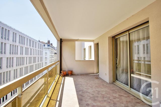 Appartement F5 à vendre - 5 pièces - 113.08 m2 - LYON - 69007 - RHONE-ALPES - Century 21 Le 7 De Coeur
