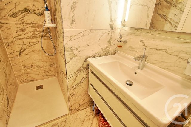 Appartement F5 à vendre - 5 pièces - 113.08 m2 - LYON - 69007 - RHONE-ALPES - Century 21 Le 7 De Coeur