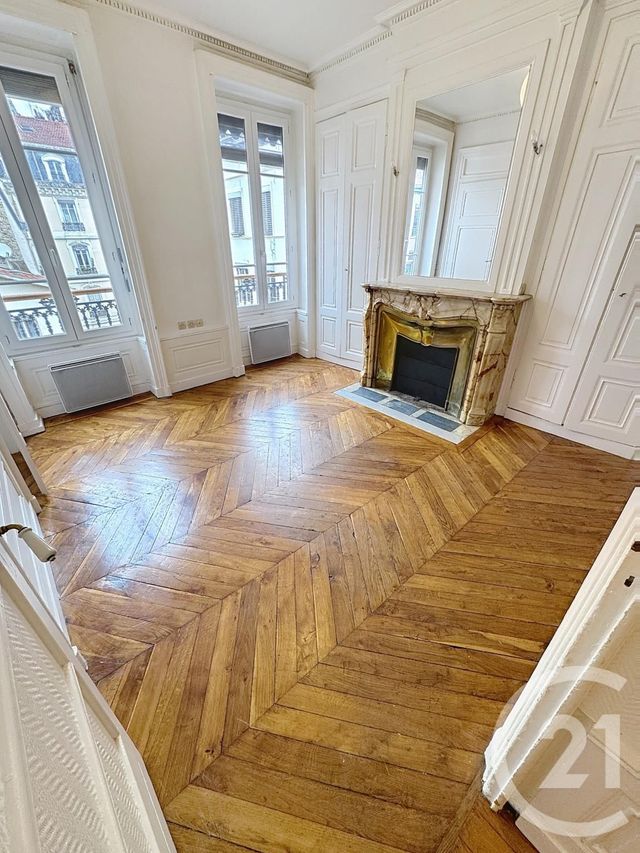 Afficher la photo en grand Appartement F2 à vendre - 2 pièces - 42.46 m2 - LYON - 69001 - RHONE-ALPES - Century 21 Le 7 De Coeur