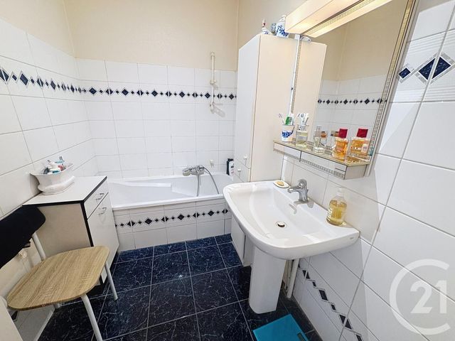 Appartement F4 à vendre - 4 pièces - 87.1 m2 - LYON - 69007 - RHONE-ALPES - Century 21 Le 7 De Coeur