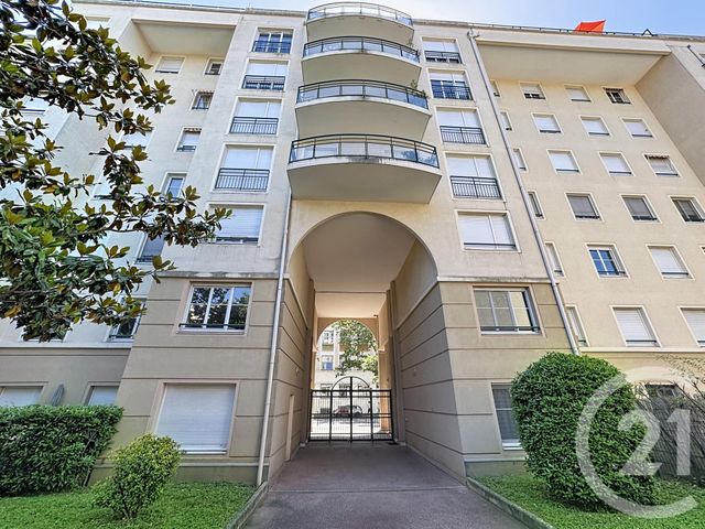 Appartement F3 à vendre - 3 pièces - 67.37 m2 - LYON - 69008 - RHONE-ALPES - Century 21 Le 7 De Coeur