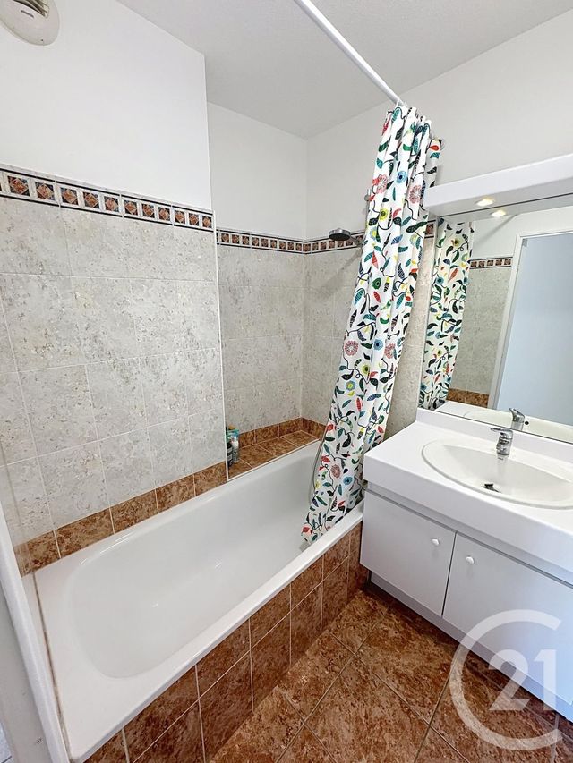 Appartement F3 à vendre - 3 pièces - 67.37 m2 - LYON - 69008 - RHONE-ALPES - Century 21 Le 7 De Coeur