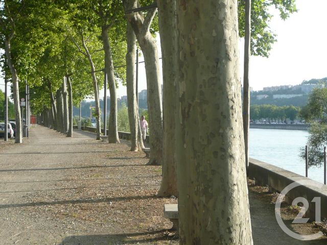 Appartement F2 à vendre - 2 pièces - 68.0 m2 - LYON - 69007 - RHONE-ALPES - Century 21 Le 7 De Coeur