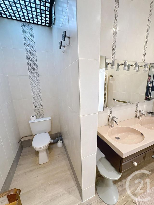 Appartement F2 à vendre - 2 pièces - 68.0 m2 - LYON - 69007 - RHONE-ALPES - Century 21 Le 7 De Coeur