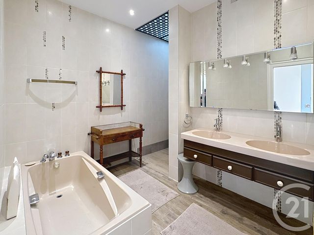 Appartement F2 à vendre - 2 pièces - 68.0 m2 - LYON - 69007 - RHONE-ALPES - Century 21 Le 7 De Coeur