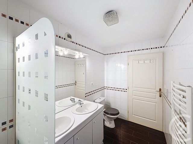 Appartement F3 bis à vendre - 3 pièces - 86.7 m2 - LYON - 69007 - RHONE-ALPES - Century 21 Le 7 De Coeur