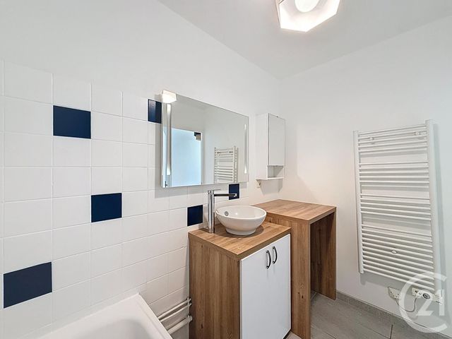 Appartement F3 à vendre - 3 pièces - 77.79 m2 - LYON - 69007 - RHONE-ALPES - Century 21 Le 7 De Coeur